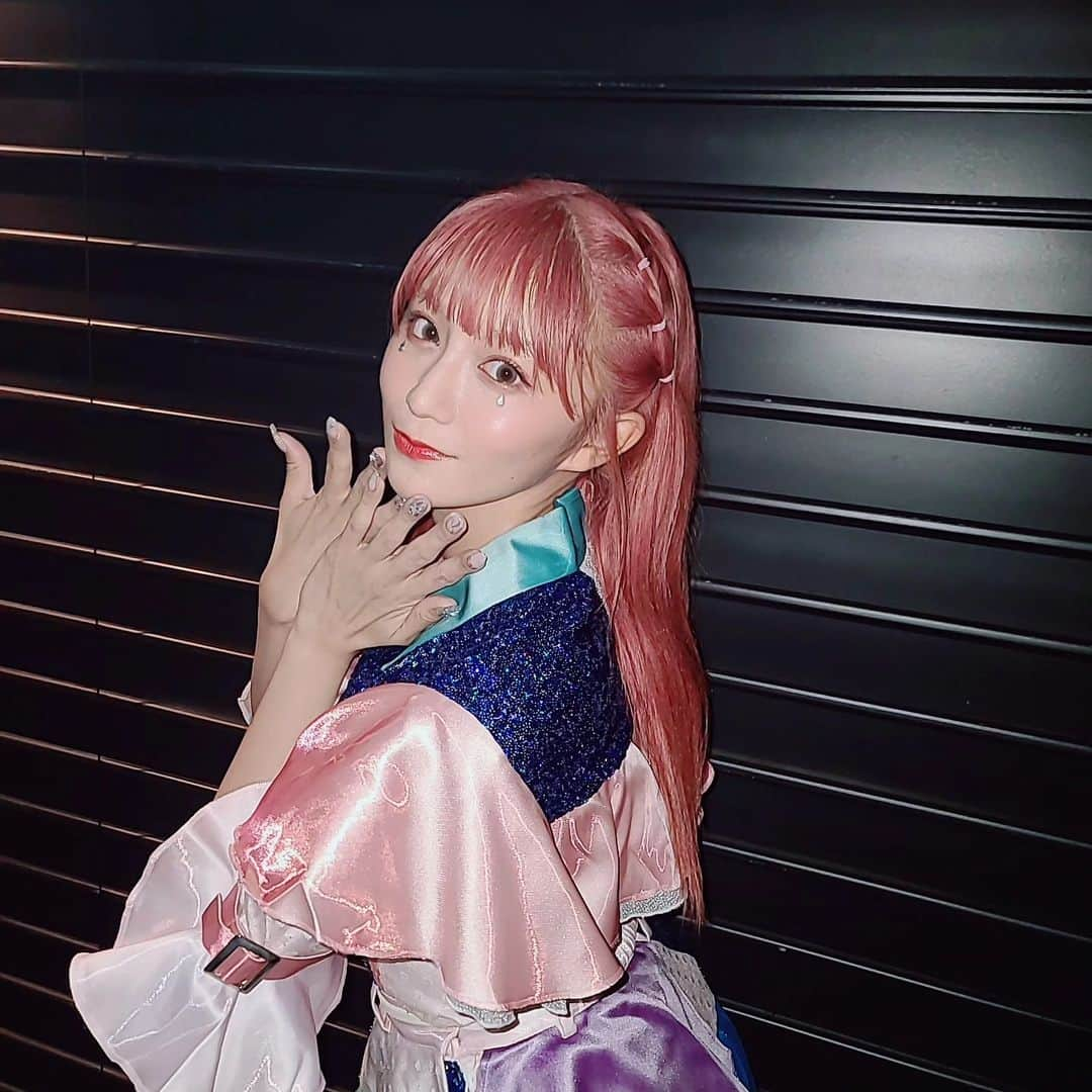 星名美怜さんのインスタグラム写真 - (星名美怜Instagram)「🖤🖤🖤 . ぴえんストーンでぴえんちゃん🥲❤️  . #mireinsta #星名美怜  #アイドルメイク #ストーンメイク #アイドル髪型 #アイドルヘア #ハイトーンピンク」9月13日 19時02分 - hoshina_mirei_official