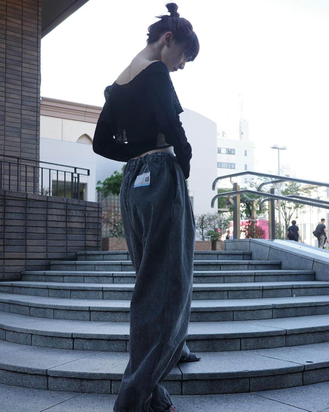 のインスタグラム：「今日も良い1日でした！！！ @miharayasuhiro_official のデニムが かっわいい！！ 秋服も届いた！早く着たい！🍁🍂」