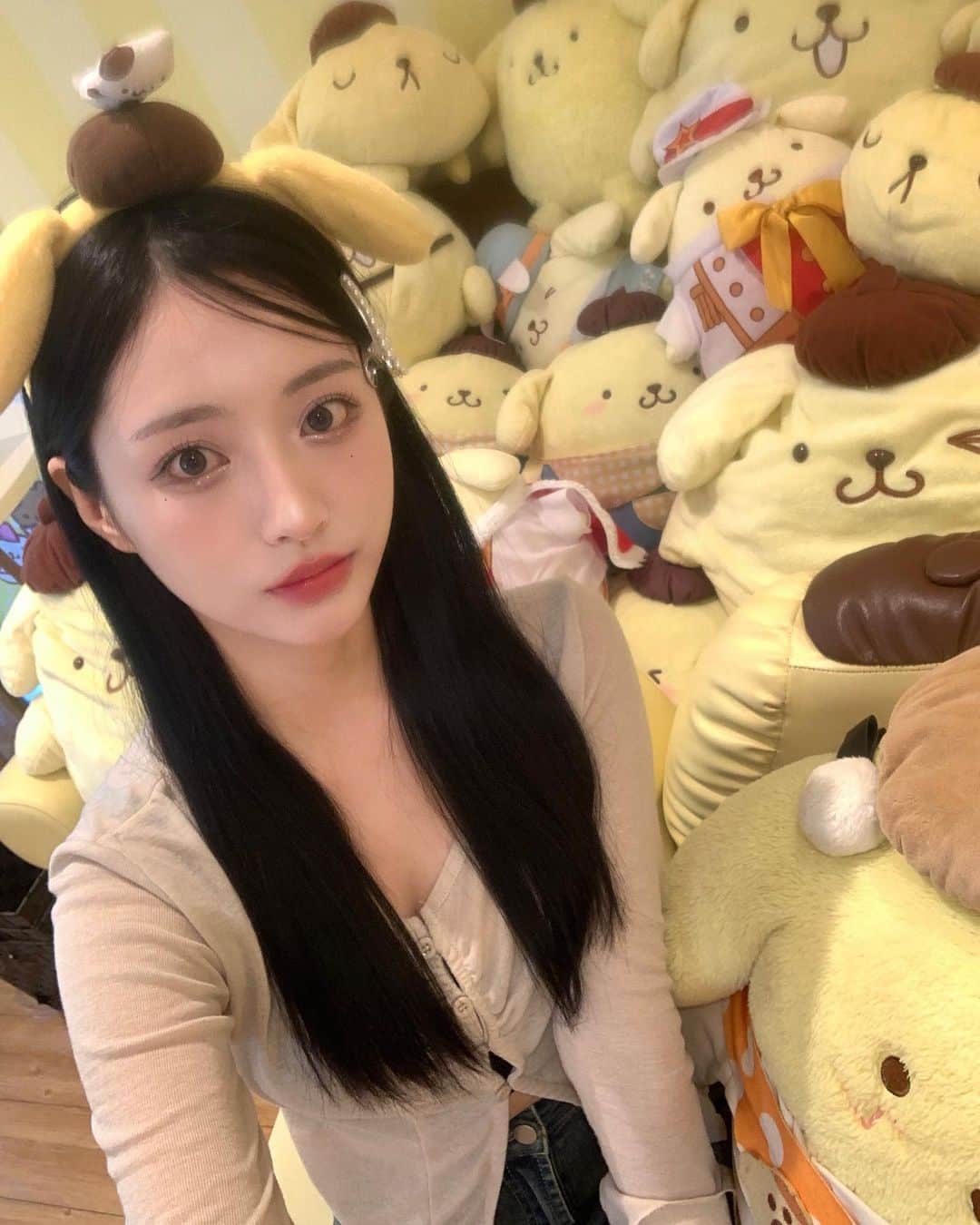 リュリのインスタグラム：「私、ポムポムプリン好きじゃないのに... 好きじゃん(?)🐶🐶 나 폼폼푸린 안좋아하는데 좋아하네(?)」