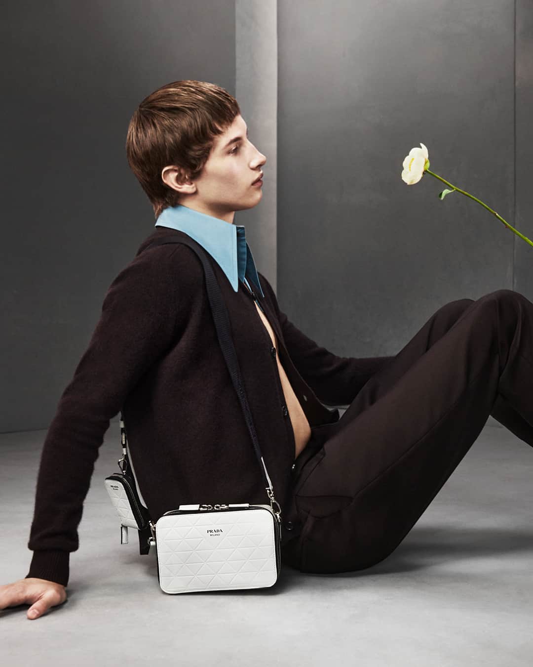 のインスタグラム：「Tangible emotions, invisible conversations. Discover the Prada FW23 campaign via link in bio.  Creative direction @ferdinandoverderi  #PradaFW23 #Prada」