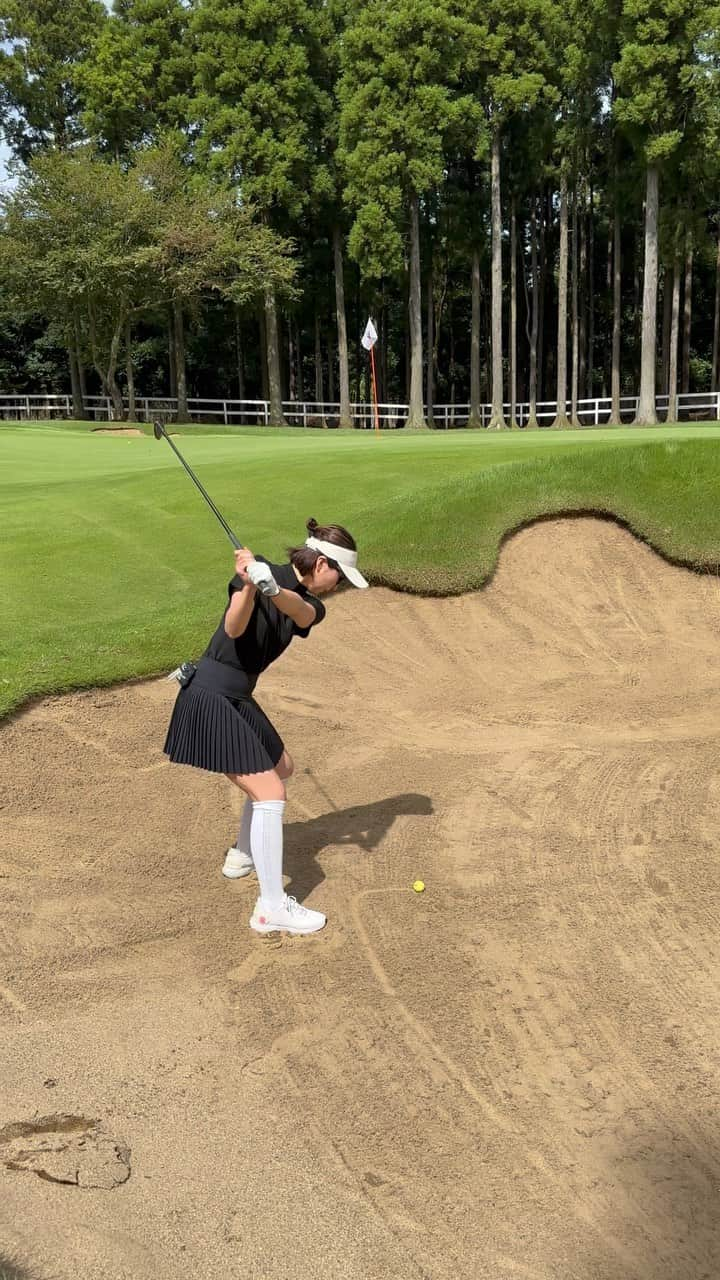 西野沙瑛のインスタグラム：「久しぶりにバンカーショット載せる⛳️ 柔らかい砂のバンカーはやりやすいね☺️  #ゴルフ女子 #ゴルフ男子 #ゴルフコーデ #スポーツ女子  #ゴルフウェア #スポーツ #golf #골프 #골프스타그램 #골프장 #라운드 #골프스윙 #골프사랑 #골프레슨 #아이언샷 #스크린골프  #golfstagram #golfswing #girlsgolf #golfer #ママゴルファー」