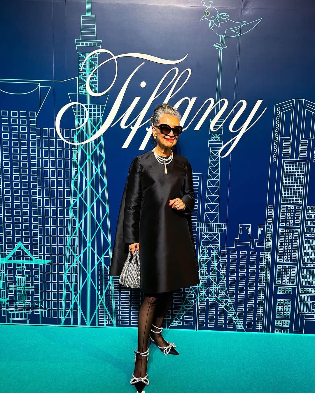 内藤朝美のインスタグラム：「A blue sparkling evening celebrating the opening Tiffany Omotesando. @tiffanyandco   昨晩はティファニー表参道のオープニングイベントに伺って参りました。  輝くジュエリーは勿論のこと、個人的にはティファニークロックがとても気になって🩵  ティファニーブルーに輝く素敵な夜となりました🥂🌠  #tiffanyandco #tiffanyomotesando」