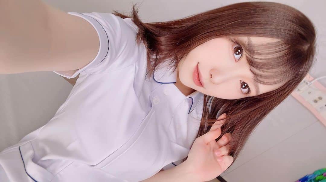 のインスタグラム：「．  💊💓  どんな服装が好き？💭   #ナース  #ナース服  #コスプレ   #japanesegirl  #グラビア  #女優   #お仕事コーデ」