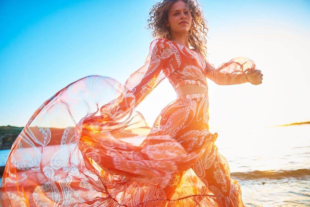 ココリボンのインスタグラム：「The Coco Ribbon MARRAKECH SUNSET dress is low in stock in some sizes.  Enjoy 20% off in our click frenzy sale for 3 days only at cocoribbon.com with code: CF20   Shop link in bio or above in AUD, NZD, US, HK$, €, £ • Global Ship • AFTERPAY • Easy Returns • Flat international ship rate of $14.95 • Free ship for AUD and NZ orders over $300」