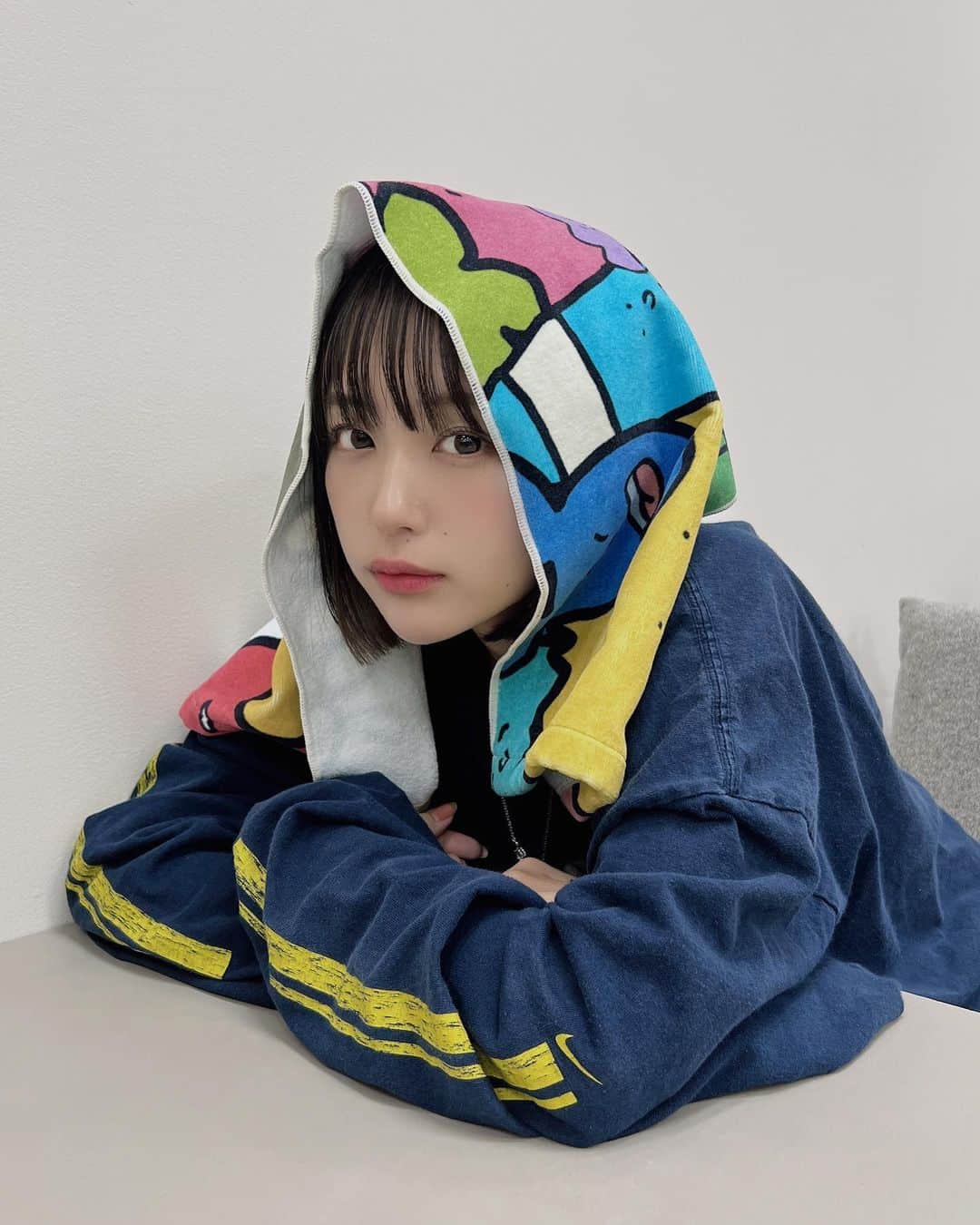 のインスタグラム：「お知らせ〜👶🏻🤝🏻⭐️  『なえなの いろんなのすとあ』 オリジナルグッズを発売することになりました(　˙-˙　)♡  そして新宿ルミネにて、ポップアップストアも開催決定です🥺！  自分のデザインしたものが人の手に渡ると思うとワクワクがとまらナィイイィ‼️  愛と時間を込めて作りましたっ  この服着て過ごして欲しいし👕 このタオルで汗拭いて欲しいし💦 このヘアバンドで洗顔して欲しいし😶‍🌫️ このコップで沢山飲んで欲しいし🥛 ステッカーは絶対スマホケースに挟んで欲しいし‼️  ポップアップも行ける時間はお店に立ちにいきまっす〜 会いにきてね、買いにきてね」
