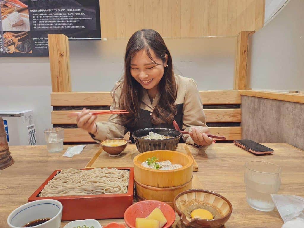 R!Nのインスタグラム：「食の幸せは心の幸せ。 その幸せを誰と共有するかというのも大切。 自分がここまで楽しそうに笑っている姿は久しぶりに見た気がします。  笑顔ってやっぱその人を一番輝かせる魔法ですね🥹」