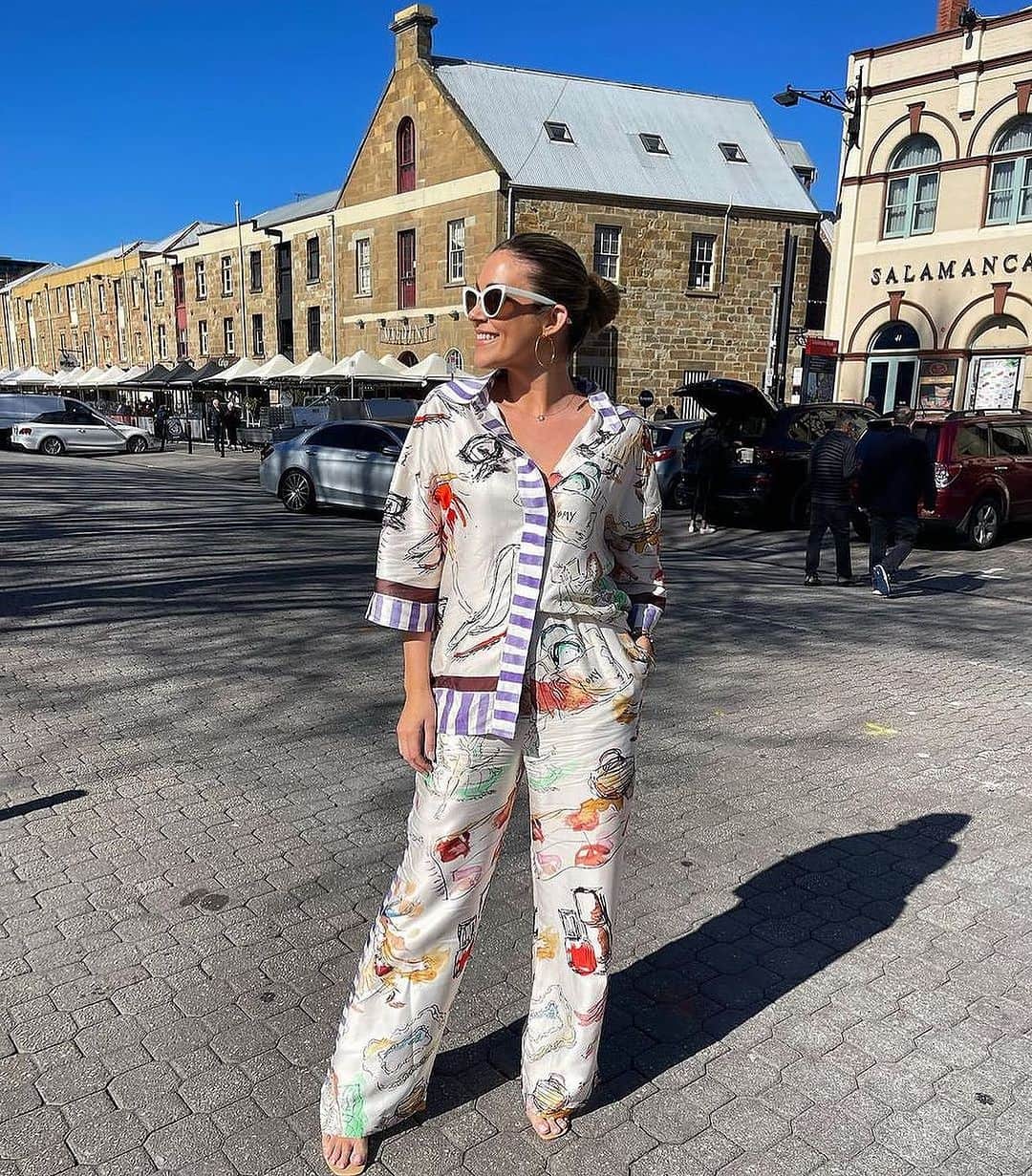 STYLERUNNERさんのインスタグラム写真 - (STYLERUNNERInstagram)「Bring the Euro vacay vibes into your wardrobe with the Salamanca 2.0 Shirt and Pant by Romy. Shop the look online and in select stores now. 📸 @georgiealove」9月13日 19時23分 - stylerunner