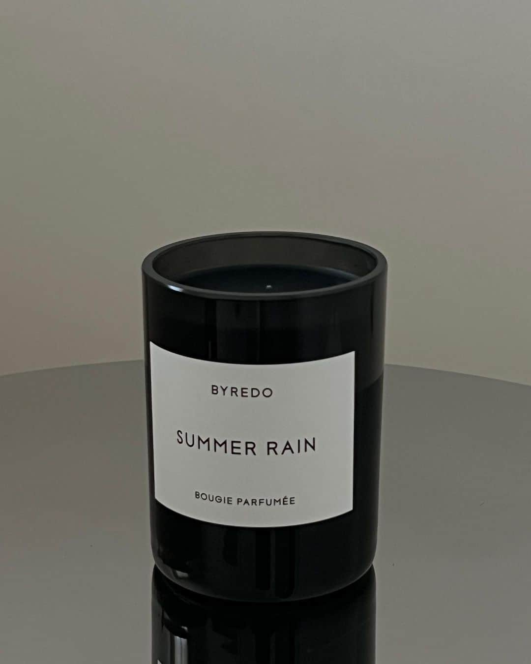 エレオノーラ・カリシのインスタグラム：「Why I like it:  A run under roaring water. Falling raindrops warmed by the sun. The restorative power of nature. Summer Rain is a fresh start, the beginning of a new day.  @officialbyredo   🕯️」