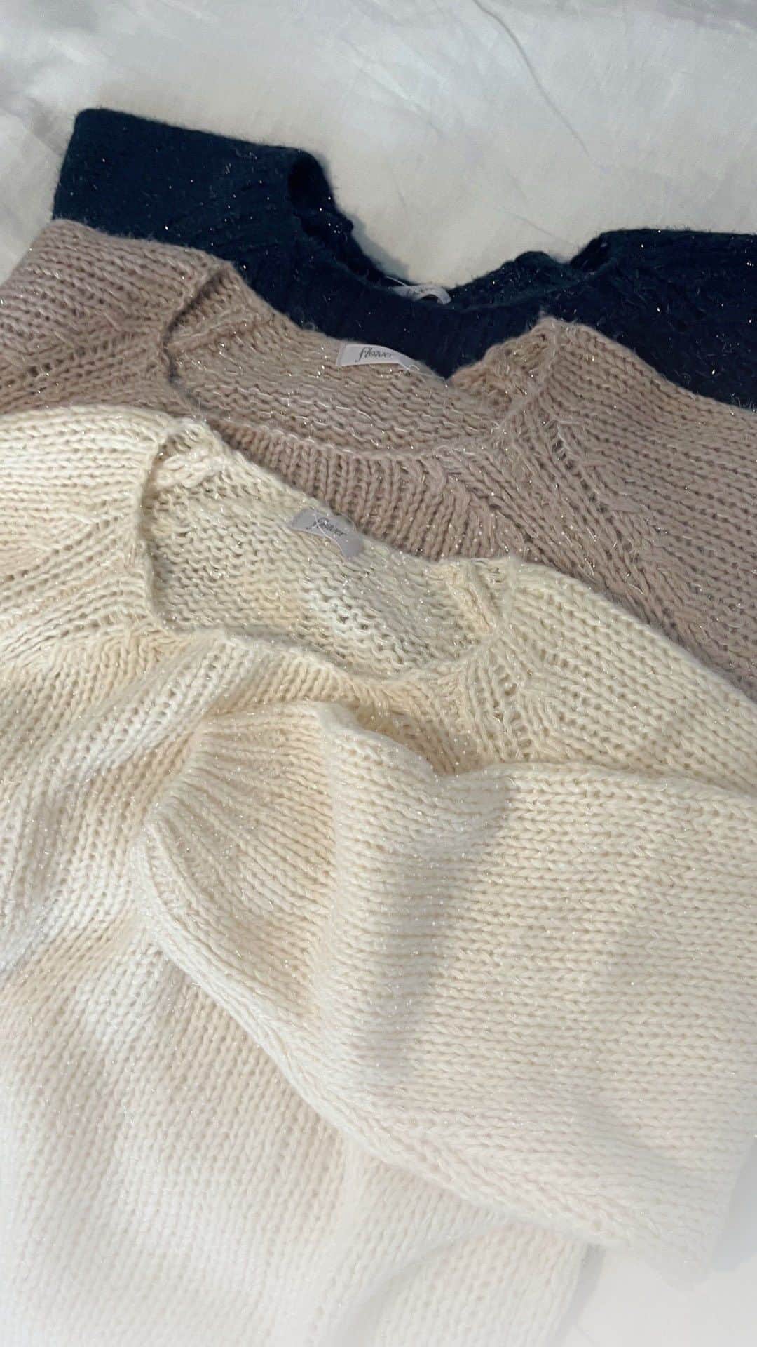 flower OFFICIAL WEB STOREのインスタグラム：「aurora knit3🫧🤍💧❄️💭🌬️  キラキラのラメ糸と一緒に引き揃えたニットプルオーバー💎 さりげないキラキラが毎日着たくなる可愛さです🧚✨」