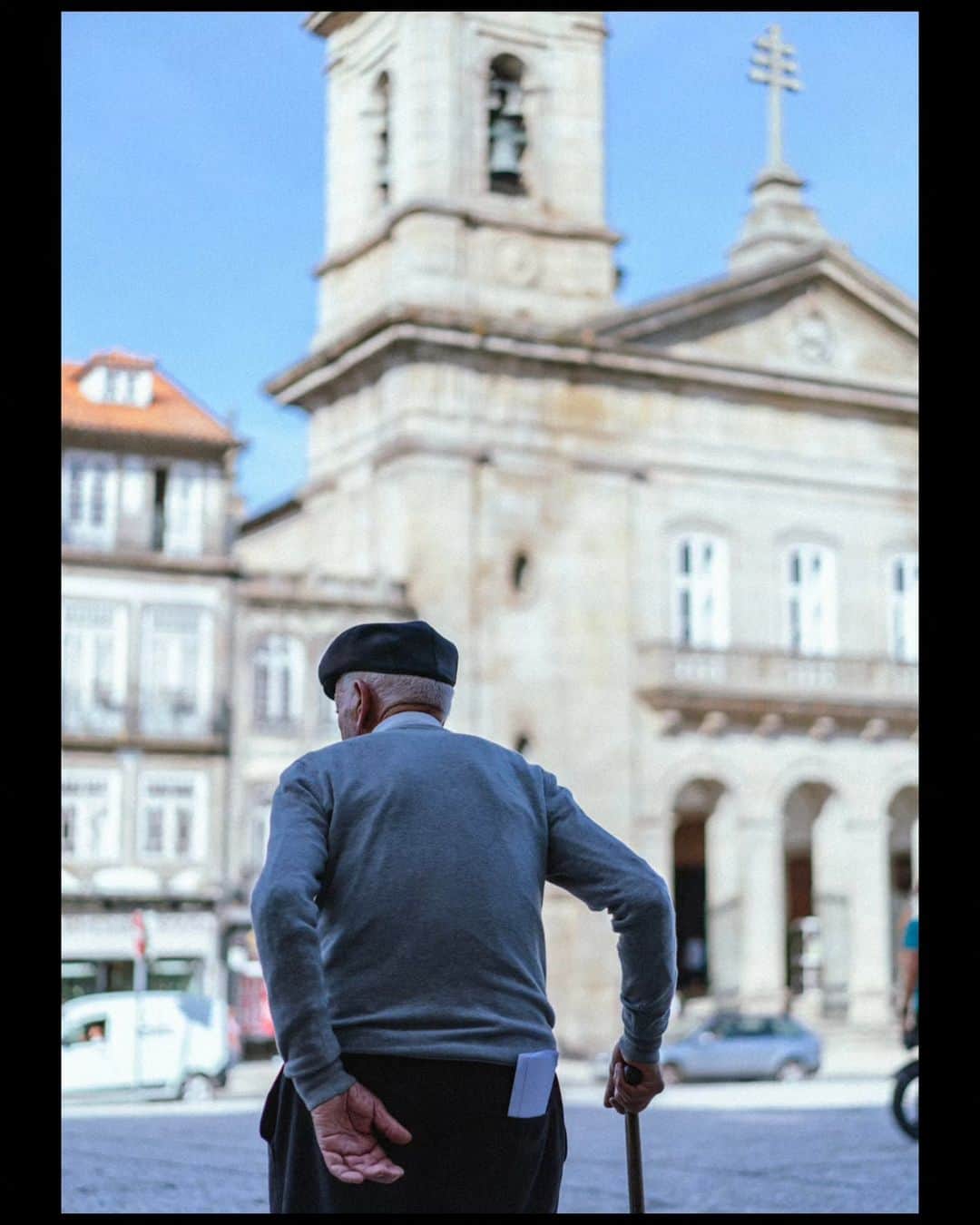 VuTheara Khamさんのインスタグラム写真 - (VuTheara KhamInstagram)「Guimarães, « Aqui nasceu Portugal », September 2023 🇵🇹 . A series of photos taken last Friday morning in Guimaraes, take a coffee in Cafe Milenãrio, strolling around the old center for a few hours. I really enjoyed the vibe, atmosphere of the old town, its architecture and the authenticity of the local population. Which one do you prefer? [1-9] #amarominho #Minho @amarominho」9月13日 19時31分 - vutheara
