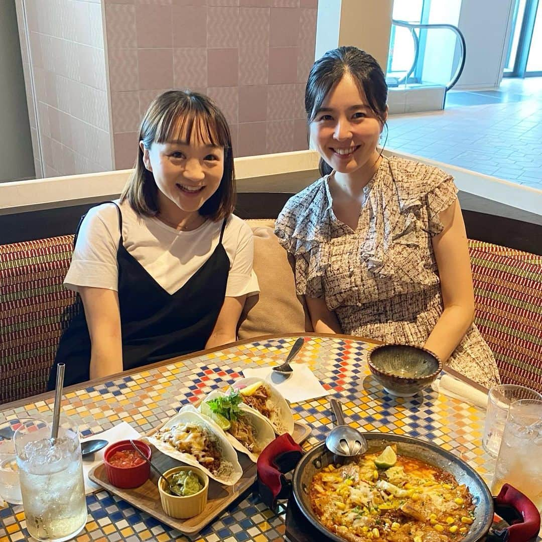 和田奈美佳のインスタグラム：「. 大学の同級生と ランチに行って来ました🍽️  彼女は学部時代から成績優秀で 卒業して直ぐ劇団四季に入団し、 トップ女優として活動しました😆💐  今では3人のママですが 信じられないくらい見た目も中身も 変わらず😆小柄だけどよく食べるし、 天真爛漫な笑顔と軽快なトークに ついつい長居してしまった😆😆  ひかる、ありがとう〜❤️  #池松日佳瑠  #劇団四季 #旦那さんも #劇団四季のトップスター #宇都宮直高さん  #僭越ながら #ご夫婦の結婚式の司会を #担当させて頂きました #あれから9年笑  #東京音楽大学声楽専攻声楽演奏家コース」