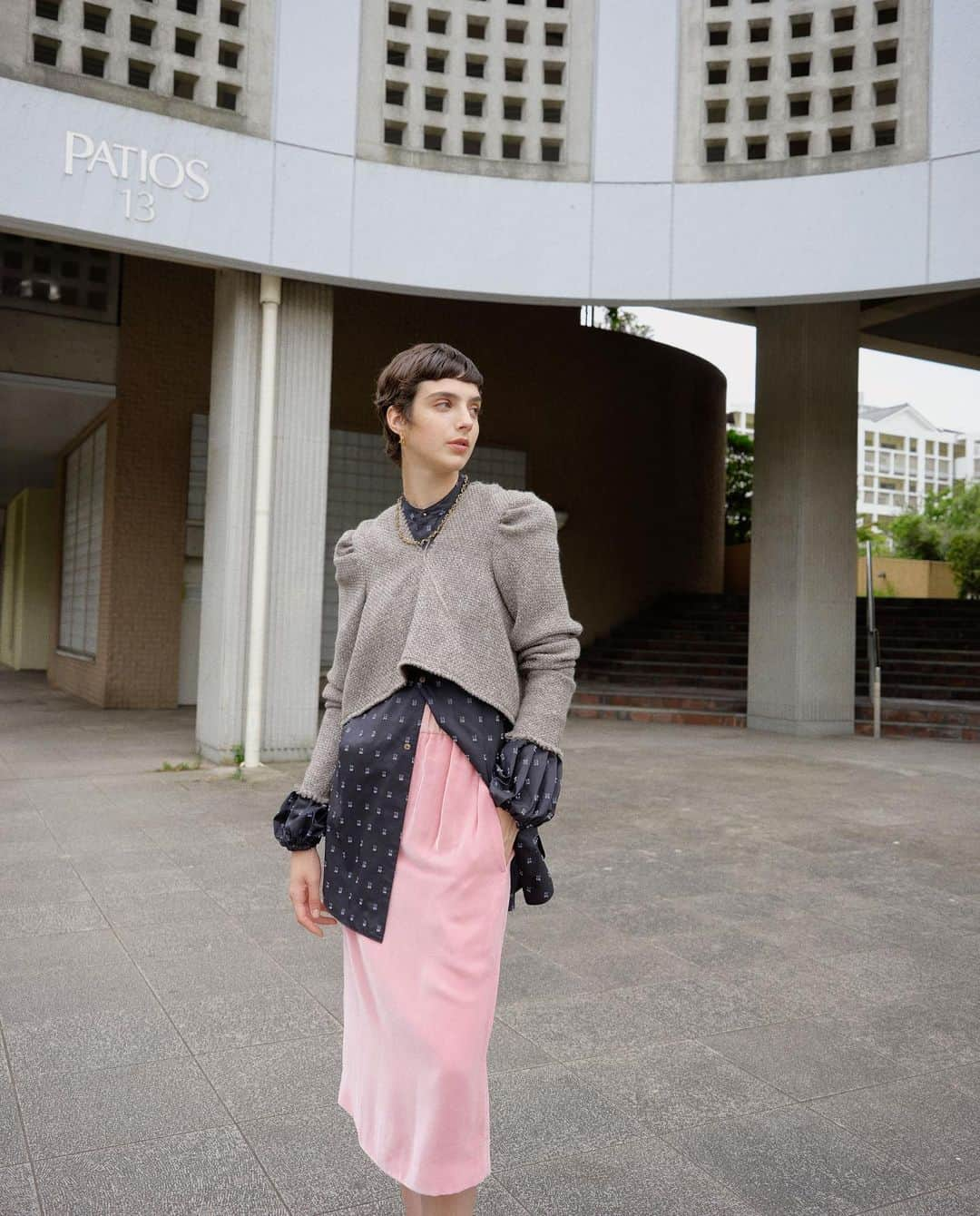 STYLE & EDIT officialのインスタグラム：「2023 AUTUMN COLLECTION  Blouse @miosmokey ¥51,700 Blouse @ponti_tokyo ¥42,900 Skirt @currentage_ ¥49,500 Necklace @soierie_official ¥14,300  #styleandedit  #takashimaya」