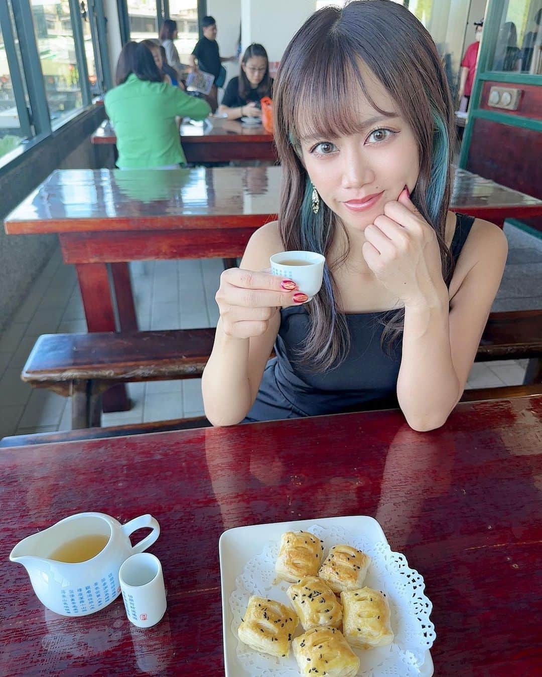 JULIEのインスタグラム：「お茶本当に美味しかった🤤🍵🫶  #パリオン #バーレスク東京 #Tokyo #スニーカー女子 #小悪魔ageha #showclub #showDancer #fashion #l4f #l4l #selfie #ビジョビ#gal #followforfollowback #水着 #水着ギャル #Japanese #Japanesegirl #Japanesegravure #Love #Instagood #台湾 #」