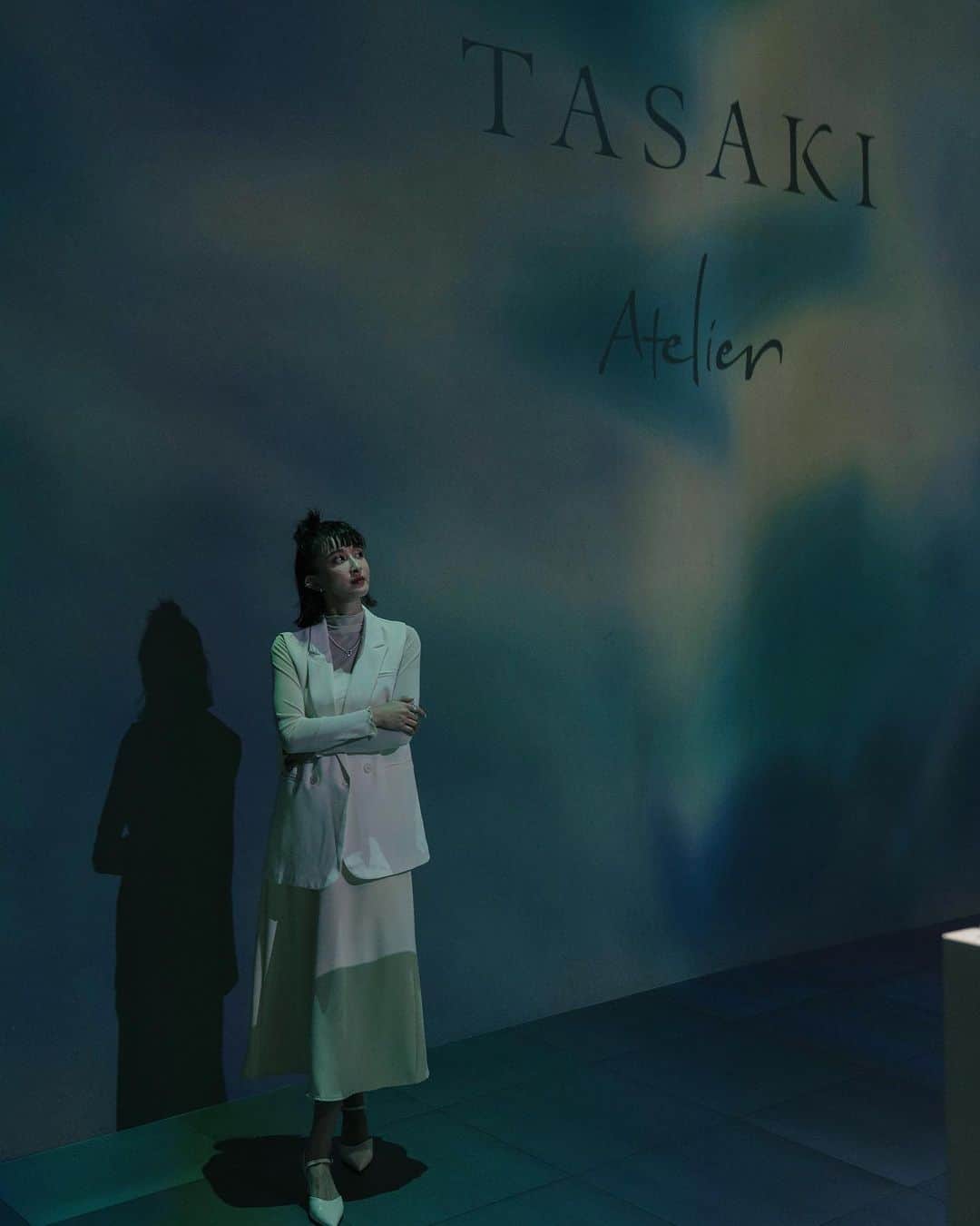 Kerinaさんのインスタグラム写真 - (KerinaInstagram)「. 珍珠對大多數人來說，代表著高雅與溫柔氣質 但TASAKI總是可以將珍珠呈現出不同的樣貌 有著強烈個性但又不失韻味的珠寶作品💗  最新 @tasaki_intl 的danger系列 是以大自然中植物的荊棘和動物的利齒為靈感 將尖刺融入珍珠飾品 戴起來有個性又融合優雅氣息 日常戴也很適合，捨不得拿下來了🥹  當天也欣賞到TASAKI Atelier系列的高級訂製珠寶 這次是以「絢爛天空」為主題 透過各種細緻珠寶，來詮釋天空變幻無窮的風貌  TASAKI是珠寶，但也是藝術品 處處充滿著獨特的設計 俐落簡約、華麗典雅 有機會大家一定要靠櫃近距離欣賞🫶🏻  #TASAKITAIWAN #TASAKIAtelier #TASAKIDanger」9月13日 19時41分 - kerina_hsueh