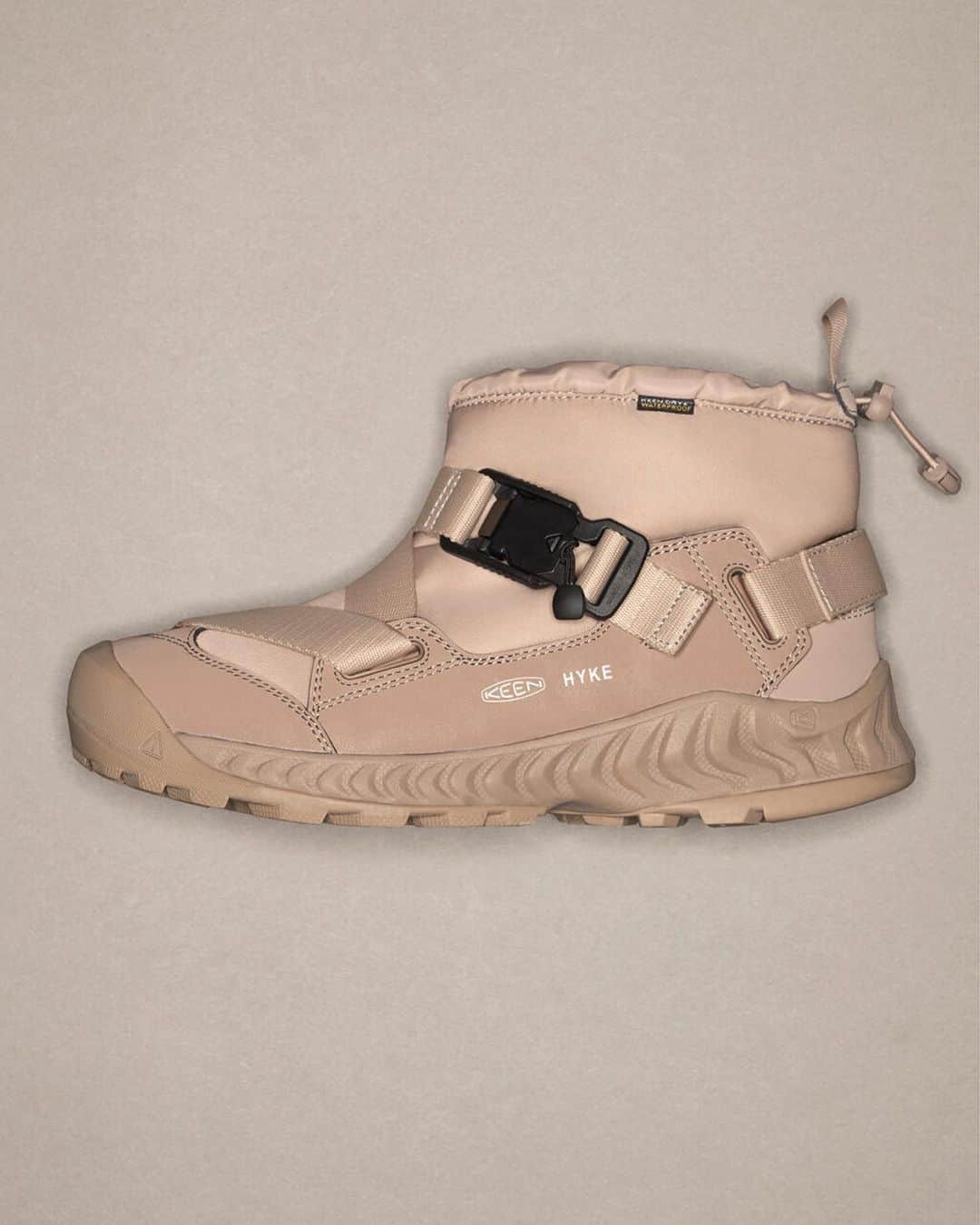 EYESCREAMさんのインスタグラム写真 - (EYESCREAMInstagram)「KEEN × HYKEの新作アイテムが10月25日より順次発売。詳細はMasteredにて✔︎  @keen @keen_japan @hyke_official #keen #hyke #shoes #footwear #style #tokyo #military #everythingmastered #💯」9月13日 19時41分 - masteredjp