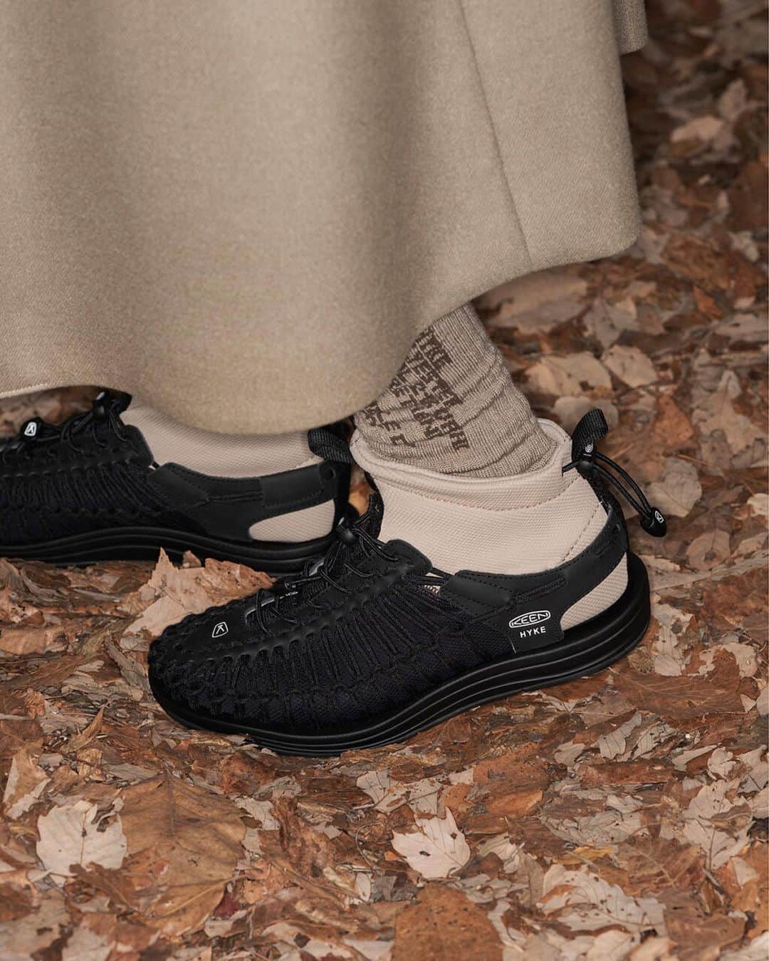 EYESCREAMさんのインスタグラム写真 - (EYESCREAMInstagram)「KEEN × HYKEの新作アイテムが10月25日より順次発売。詳細はMasteredにて✔︎  @keen @keen_japan @hyke_official #keen #hyke #shoes #footwear #style #tokyo #military #everythingmastered #💯」9月13日 19時41分 - masteredjp