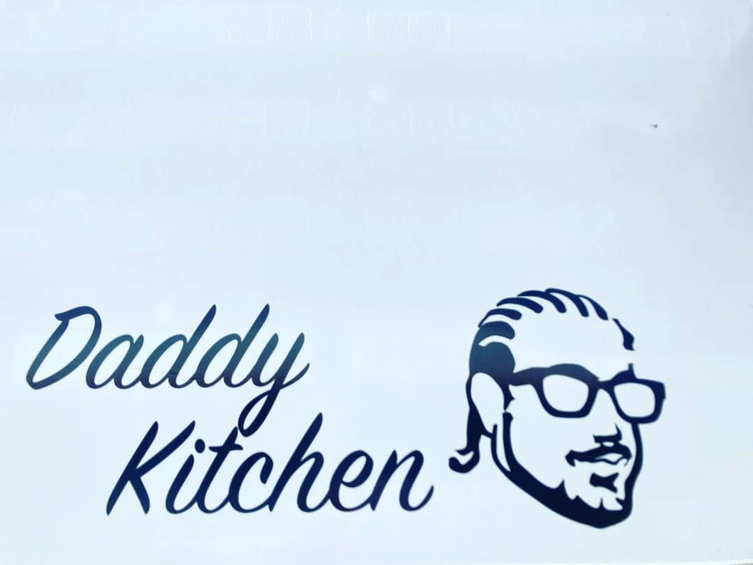 梁愛美さんのインスタグラム写真 - (梁愛美Instagram)「🌮🌮🌮💕⁡ ❥⁡ ⁡❥⁡ ⁡【⁡DaddyKitchen⁡】⁡⁡ ❥⁡ ⁡❥⁡⁡ ⁡メキシコ発祥の［ブリトー］「トルティーヤ］ を イラン出身の店主が中東風の味付けにアレンジした オリジナルの逸品🌮🌮🌮💕 ❥⁡ ⁡❥⁡⁡⁡ ⁡ハーフ&ハーフ(beef&chicken)に⁡グリチリ🌶＋とろ〜りチーズ🧀トッピング😎🤙🏻💕 ❥⁡ ⁡❥⁡ テラス席でのんびり⁡𝐓𝐢𝐦𝐞‪𓂃 𓈒𓏸໒꒱ ❥⁡ ⁡❥ ⁡🍬 .｡ ______________________________ ｡. 🍬⁡ ❥⁡ ⁡❥ バターたっぷりのトマトソースをベースにフレッシュトマト・オニオンパセリ・ピクルス・特製アチャールオイルをふんだんに入れたさっぱりめのラップサンド。⁡ ❥⁡ ⁡❥ ⁡ビーフステーキorサフラン香るチキンorハーフ&ハーフをお選び頂けます。 ❥⁡ ⁡❥ ⁡🍬 .｡ ______________________________ ｡. 🍬⁡ ❥⁡ ⁡❥ ⁡📍東京都東村山市栄町1丁目9−5⁡ ❥⁡ ⁡❥ ⁡PR @hoseakbari2020⁡ ❥⁡ ⁡❥ #daddykitchen #burito #platinumproduction #aimiryou #ダディーキッチン #ブリトー #東村山グルメ #東村山食べ歩き #サフラン #メキシコグルメ  #プラチナムプロダクション #梁愛美」9月13日 19時54分 - aimipink