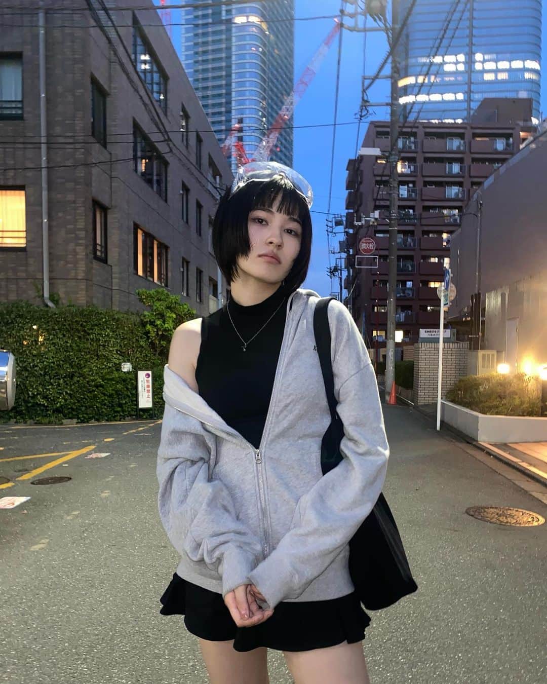 アリアナさくらのインスタグラム：「今日の私服o,+:｡☆.*・+｡  バトル系アニメに居そうな感じが 好きでそういう服ばかり着る💥 #ootd #fashion #fyp」