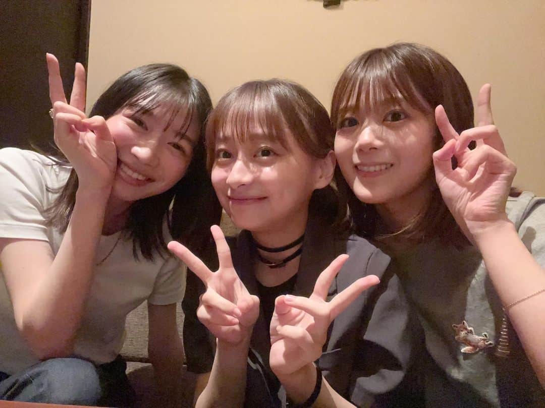 尾関梨香さんのインスタグラム写真 - (尾関梨香Instagram)「先日なっちゃん、かげと３人で🍴🩵 みんなでたくさん笑ってお話ししてとーっても楽しかった🤣 またすぐ会おうねん🐙  #なっちゃんとわたしはふたごの姉👭#末っ子はかげ👶⚽️ #なっちゃんとかげは初めまして♡ #岡本夏美 #影山優佳 #尾関梨香」9月13日 19時53分 - ozekirika_1007_