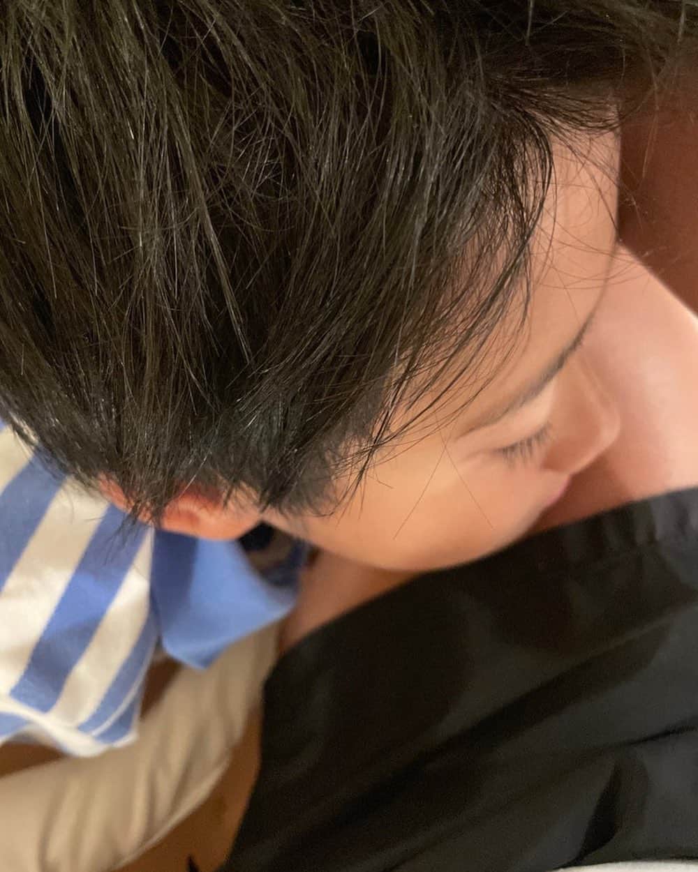 市川海老蔵 （11代目）のインスタグラム：「* He’s been worried about me since yesterday… Thanks… It’s quite rare to see dad in ill condition so… such a kind boy.  And, I, have decided to kick out all the bad poison in my body! and came to the sauna…  私のこと昨日から心配してくれてます、、  ありがとう、。。  ちと 弱ったパパ見るの珍しかったからね、  優しい子。  そして 私、 体内の毒素を出し切るぞ！と意気込んで、  きてます、、  #市川團十郎白猿 #市川海老蔵 #海老蔵  #市川新之助 #成田屋 #歌舞伎 #成長記録 #子育てぐらむ #子供のいる暮らし #子どものいる暮らし #子育て日記 #三千世界 #children #childphotography #daughter #son #ABKAI #ABMORI #ebizoichikawa #ebizo #kabuki #thunderparty #theater #theaterarts #actor #japan #classic」