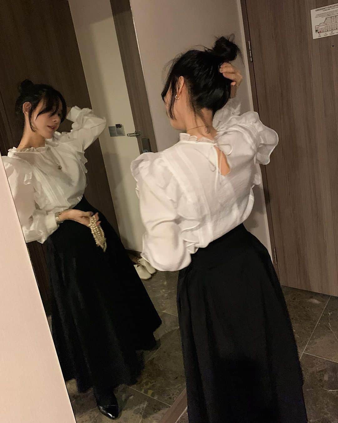 のインスタグラム：「나흐나흐 요 블라우스 드됴 오늘 업뎃되어요👍🏽👍🏽 백조의 호수가 생각난단 말이죵 후후」