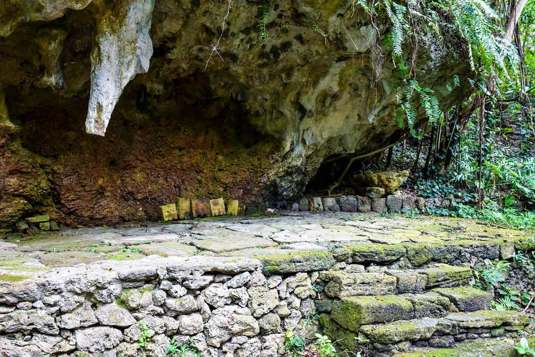 Be.okinawaさんのインスタグラム写真 - (Be.okinawaInstagram)「"Utaki" refers to the sacred areas for worship and prayer in Okinawa, and the Sefa Utaki is a UNESCO World Heritage Site known for its ancient prayer culture.   Considered one of the most sacred sites in the Ryukyu Kingdom, the Sefa Utaki is still visited by locals and pilgrims today. Feel the deep thoughts and prayers that convey the gratitude of the faithfuls when visiting Sefa Utaki.  #japan #okinawa #visitokinawa #okinawajapan #discoverjapan #japantravel #okinawatradition #okinawascaredsites #unesco #okinawaheritage #utaki #sefuutaki」9月13日 20時00分 - visitokinawajapan