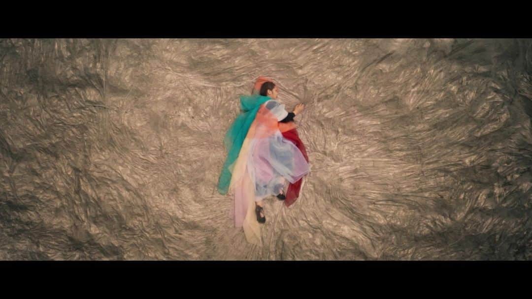 阿部真央のインスタグラム：「本日21:00『I've Got the Power』MV YouTubeにてプレミア公開します。 直前のアナウンスになっちゃうけど 是非ご覧下さい☺️✨  #阿部真央 #あべま」
