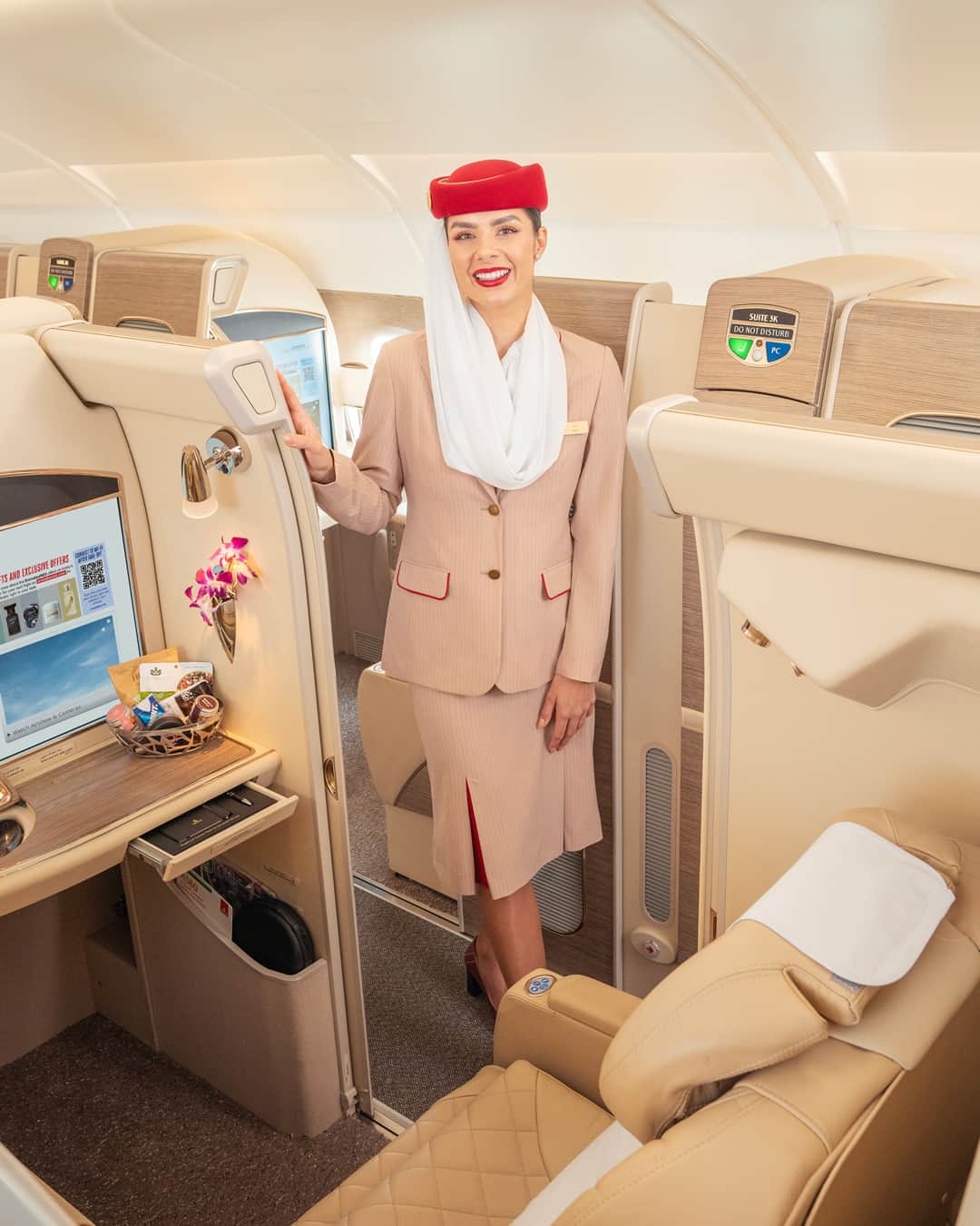 エミレーツ航空のインスタグラム：「A First Class welcome, no matter where your journey takes you.  #Emirates #FlyBetter」
