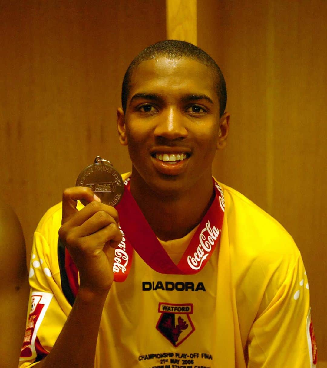 ワトフォードFCさんのインスタグラム写真 - (ワトフォードFCInstagram)「The Vault: Ashley Young. 🔐  On this day 20 years ago, a young Ashley stepped off the bench and onto the Vicarage Road turf for his bow as a first-teamer. Moments later, he had his first professional goal. Little did anyone know, that was to be a precursor for a glittering career.  In a world where football legends are forged through passion and perseverance, Ashley Young's 20-year career stands as a testament to unwavering dedication. From his humble beginnings in the Watford FC academy to the global stages of football's elite, Young's journey has been a relentless pursuit of excellence.   Here's to two decades of football magic and to the chapters still being written. 🌟」9月13日 20時16分 - watfordfcofficial