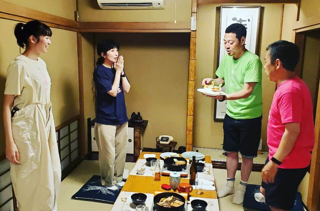 旅猿公式インスタグラムさんのインスタグラム写真 - (旅猿公式インスタグラムInstagram)「今夜25:39から『童心に返って夏を満喫しようの旅』が最終話🌞佐藤栞里さんと夏を満喫するために今回はかき氷を堪能🍧しかし、とある方のお話を聞き岡村さんの様子が一変…😱そして持田香織さんが合流し、絶品すき焼きでテンションマックス😁持田さんが東野さんにサプライズを提供するつもりが…😂ご期待ください🙇」9月13日 20時16分 - tabizaru.official