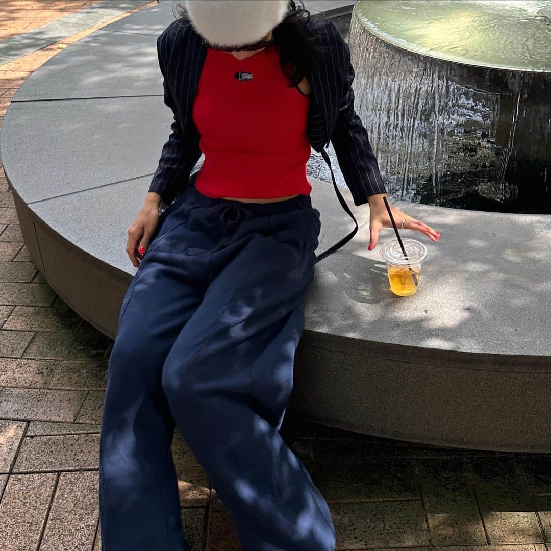 川本七海さんのインスタグラム写真 - (川本七海Instagram)「🍂?🏖️??❤️💦  ラフ~なスウェパンにショートジャケットとかパンプスとか合わせるのが気分♡ 少し涼しい日だったらタンク合わせでもう着れちゃうよ♡」9月13日 20時25分 - namikawamoto