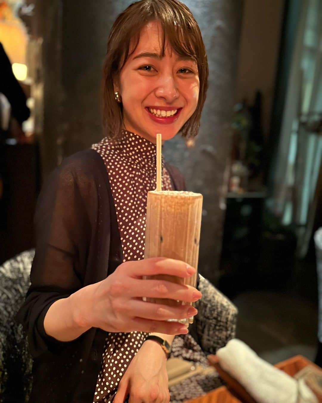 内田嶺衣奈さんのインスタグラム写真 - (内田嶺衣奈Instagram)「最近の癒し時間☺️☕️🫧  みーちゃんとご飯を食べに行って、 デザートを食べに移動♡笑  おしゃれカフェバーに行ってきました🥰 お酒は飲めないのですが🥹  こういう時間もすごく大切🥂  #癒し #同期 #林美沙希 アナ #みーちゃん #気付けば出会って11年目。笑 #12年目かもしれない #もうしばらくショートでいてね #桃のノンアルコールカクテル🍑」9月13日 20時27分 - reina.uchida