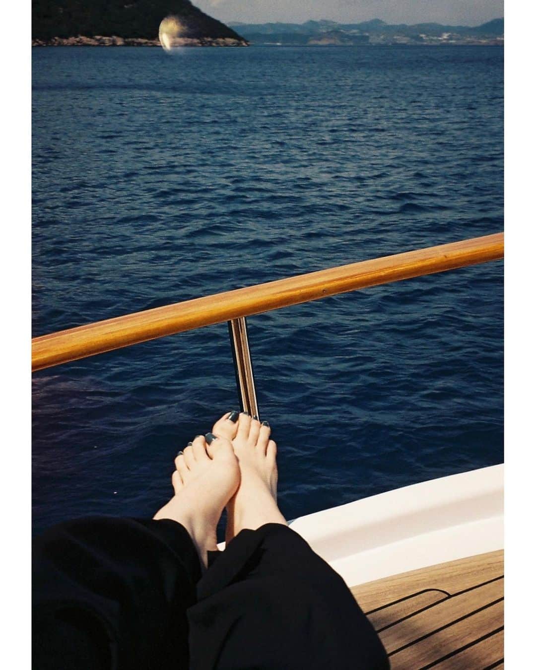 のインスタグラム：「⁡ 最近青いね、私のインスタ🌊 #film #ミナカミ写真展」