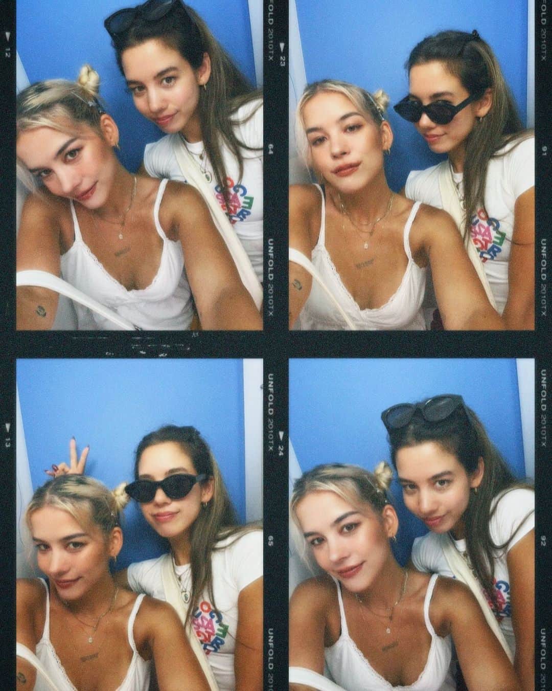 Satomi Biancaさんのインスタグラム写真 - (Satomi BiancaInstagram)「photo booth 📸 　　 #twins」9月13日 20時30分 - satobyyyy