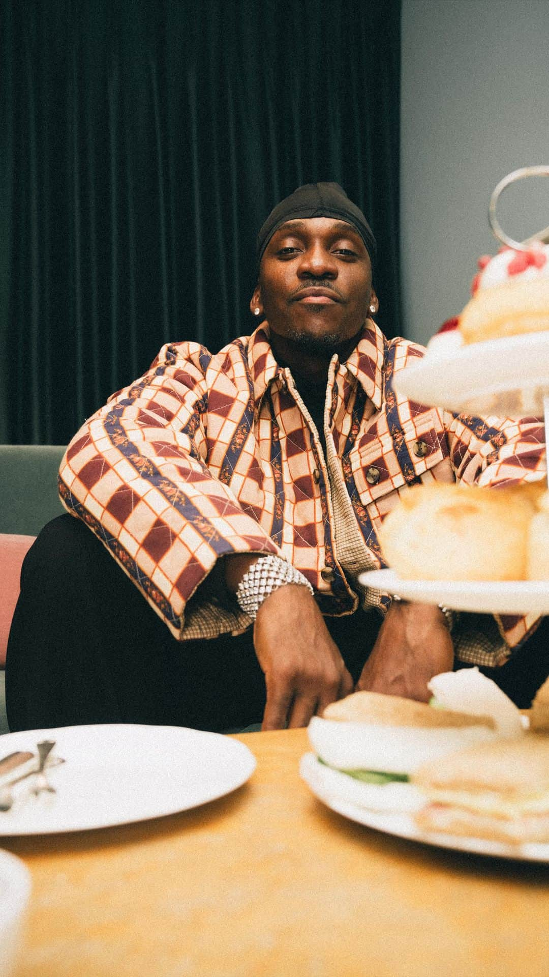 プシャ・Tのインスタグラム：「Introducing tea time with Pusha T 🫖 The hip hop legend visits #5CarlosPlace to indulge in quintessentially British afternoon tea while answering our most burning questions.」