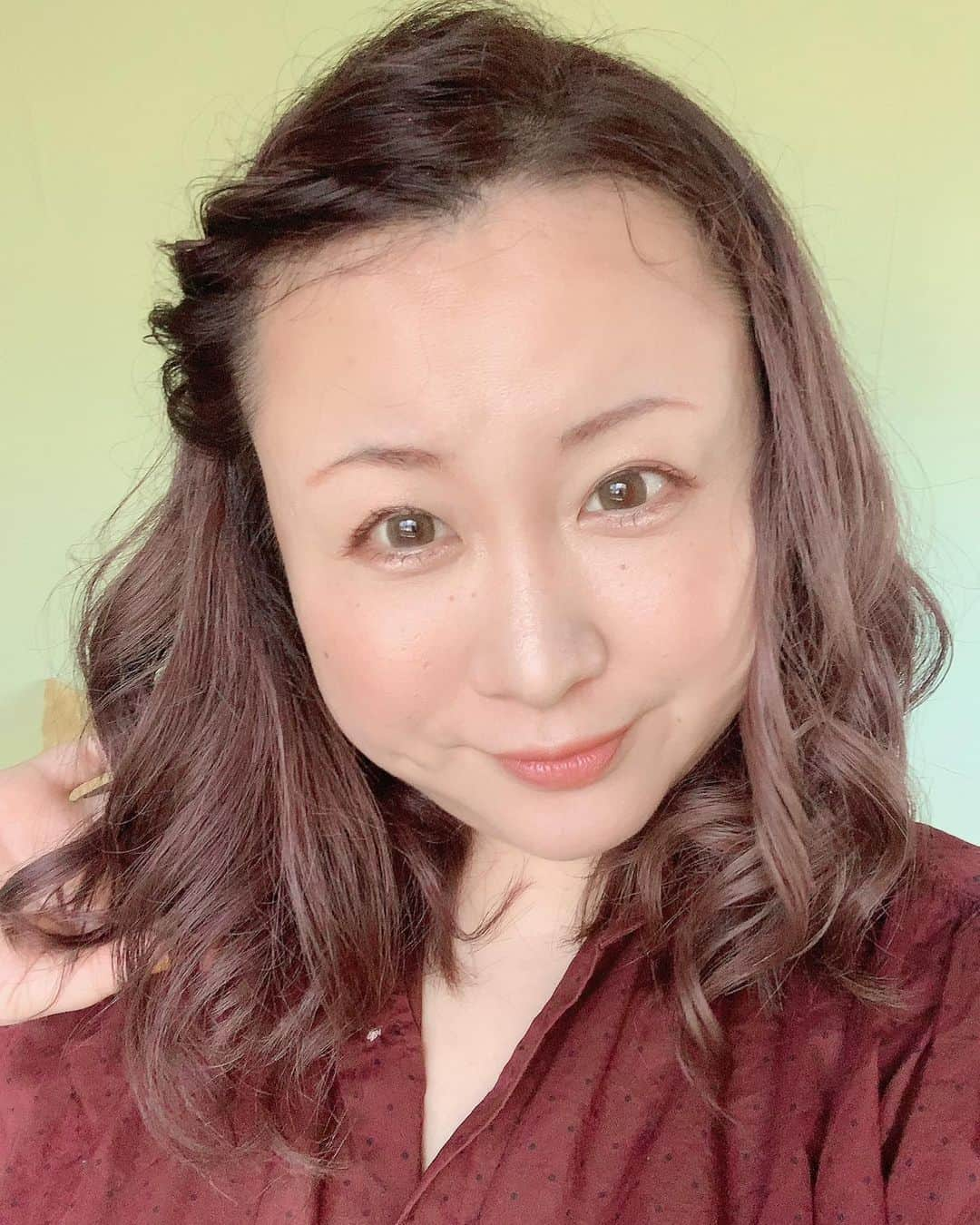 出雲阿国のインスタグラム：「本日41歳になりましたー❤️  日々私の出来ることで 世の中に楽しいとか嬉しいが 増えていくと良いなーって気持ちで 活動させて頂いている中で 沢山の笑顔に囲まれることができて 私は幸せ者です❤️  いつも一緒に楽しんでくださる皆さん 本当にありがとうございます☆  本日無事41歳になりました！！  お恥ずかしながら 歳ばかり重ねて中身はまだまだな私ですが💦  ４１歳の私は もっとパワーアップして HAPPYをいっぱいみなさんとシェアできるように、 心と体と環境に良いことを 今まで以上にたくさん学んで 楽しくTRYして行こうと思っているので ぜひ一緒に楽しんでいただけたら嬉しいです☆  全力で笑っていきましょー❤️ 皆さんいつも本当にありがとうございます！  41歳は 始終(40)良い(1)事ばかりの一年にします☆  やるぞー❤️ Let's have fun!」