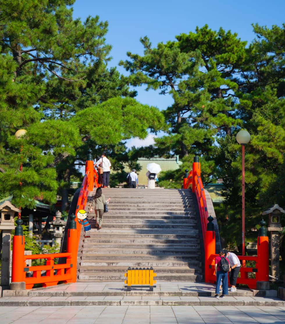 Osaka Bob（大阪観光局公式キャラクター）のインスタグラム：「Sumiyoshi Grand Shrine is a captivating place with a rich history, beautiful scenery ⛩️, and a solemn atmosphere. It's where Japanese tradition and mystique come together 🌟   住吉大社は、古代からの歴史と美しい風景⛩️、厳かな雰囲気が魅力やで。 日本の伝統と神秘が交差するところやで🌟  —————————————————————  #maido #withOsakaBob #OSAKA #osakatrip #japan #nihon #OsakaJapan #大坂 #오사카 #大阪 #Оsака #Осака #โอซาก้า #大阪観光 #sightseeing #Osakatravel #Osakajepang #traveljepang #住吉大社"」