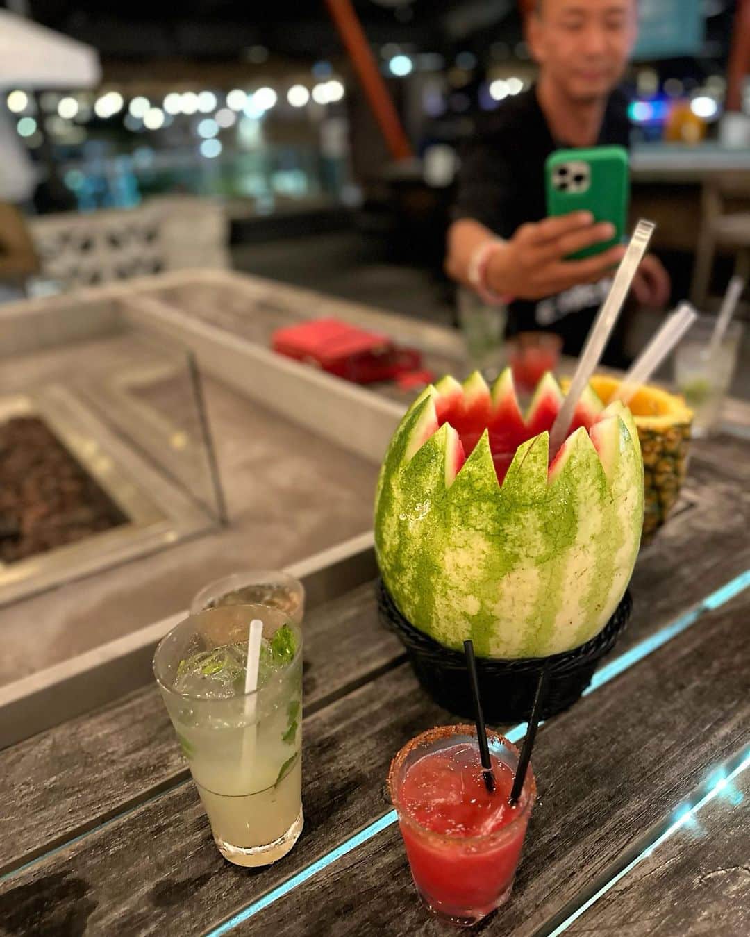 大志（DOWBL）さんのインスタグラム写真 - (大志（DOWBL）Instagram)「パイナップルのテキーラ割+スイカのテキーラ割でぶっ倒れそうになった😇  飲み過ぎた最終日🍍🍉  #hawaii」9月13日 20時36分 - taishi.s.n