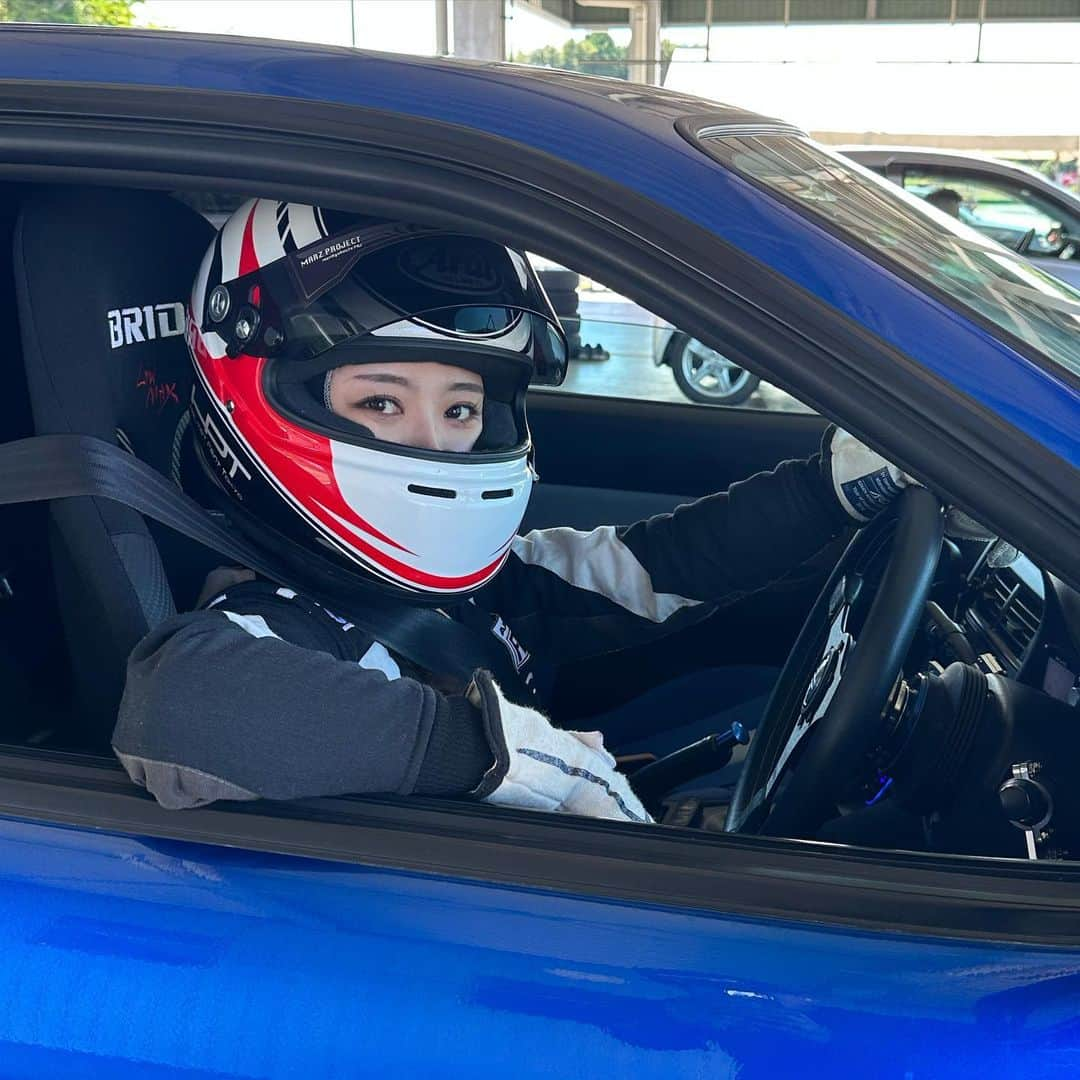 ARISAのインスタグラム：「久しぶりの鈴鹿ツイン🚗🔥  今日はワイスピ仕様のスカイラインを借りて練習しました🫶🏻  見た目めっちゃかっこいいし、めっちゃ乗りやすかった🙌🙌  今週土曜日は鈴鹿ツインでギャル走なので、暇な人は見にきてね💨  #鈴鹿ツインサーキット #ドリフト#ドリフト女子 #スカイライン#gtr#skyline #drift #ワイスピ」