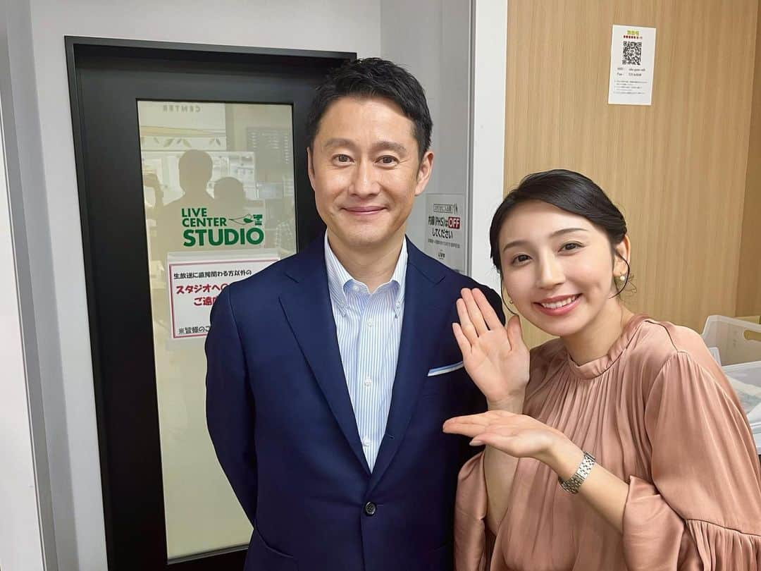 野嶋紗己子さんのインスタグラム写真 - (野嶋紗己子Instagram)「おかえりなさい！！！ みんな大好き河田さんが帰ってきました〜🏉🇫🇷🇯🇵  with中継終わりの山中さん😊😊😊  いやあ〜アレがアレでアレなのでソワソワしますね！！⚾️  #ARE#アレ#よんチャンTV#阪神#mbs」9月13日 20時40分 - nojima_sakiko