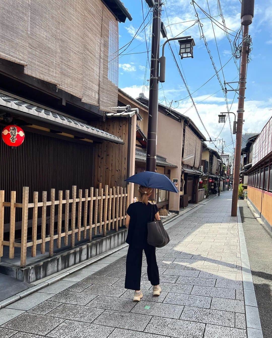 阿久津ゆりえさんのインスタグラム写真 - (阿久津ゆりえInstagram)「京都の写真がまだまだある... もう少しだけお付き合いください。 行きたかった場所に行けて、会いたかった人に会えて嬉しかった🕊️☕️ #kyoto #agnesbcafe #歩く鳥 #yurie_travel」9月13日 20時52分 - yurie__a