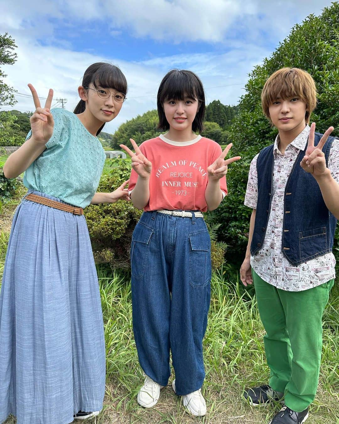 ばらかもんさんのインスタグラム写真 - (ばらかもんInstagram)「⋱ #ばらかもん 公式のつぶやき☀️⋰  第10話の放送まであと1時間！  五島組の美和（#豊嶋花 ）、タマ（#近藤華 ）、 康介（#荒木飛羽 ）のオフショット🎐  それぞれが将来について悩む 第10話はこのあと10時から！ 一緒にリアタイしましょう👒  #杉野遥亮  #フジテレビ」9月13日 21時03分 - barakamon_drama