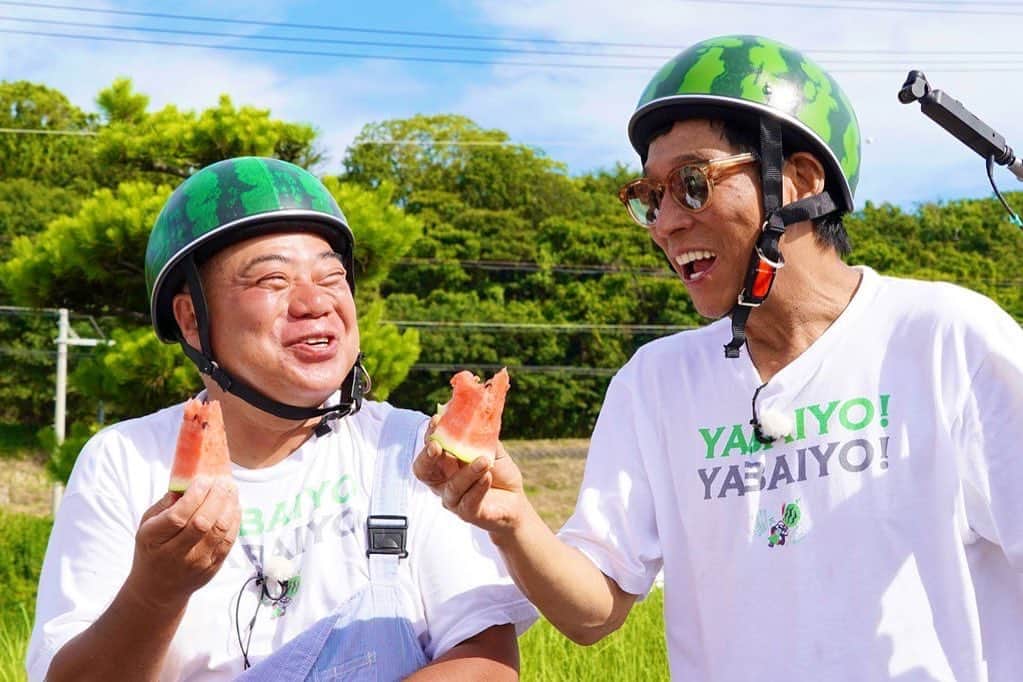 出川哲朗の充電させてもらえませんか？【公式】のインスタグラム：「実は…🍉✨  今週の土曜日には…🛵🛵💨  夜6時30分からの 『出川哲朗の充電させてもらえませんか？〜さんまさんＳＰ』の前に…🐟🌈🏝️  お昼12時からも… 『出川哲朗の充電させてもらえませんか？〜さんまさん伝説の初登場回ＳＰ』の放送もあります💫✨✨  テレビ東京に３４年ぶりにさんまさんが出演した充電旅🔌  当時、見逃した方も、また見たいなぁという方もッ🍉✨✨  ２つ合わせてお楽しみいただけると、本当に嬉しいです☀️  #出川哲朗 #出川哲朗の充電させてもらえませんか  #明石家さんま」