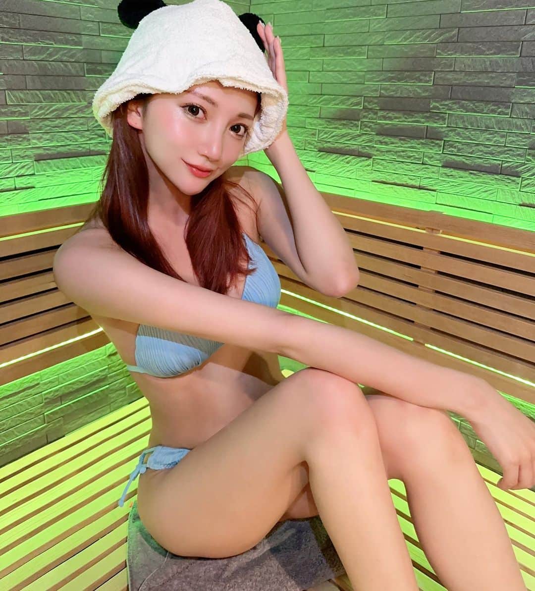 みほぽんのインスタグラム：「なんとか体型キープ🥹🫶 サウナ大好きっ子!!📷 パンダのハットかわいくない？？」