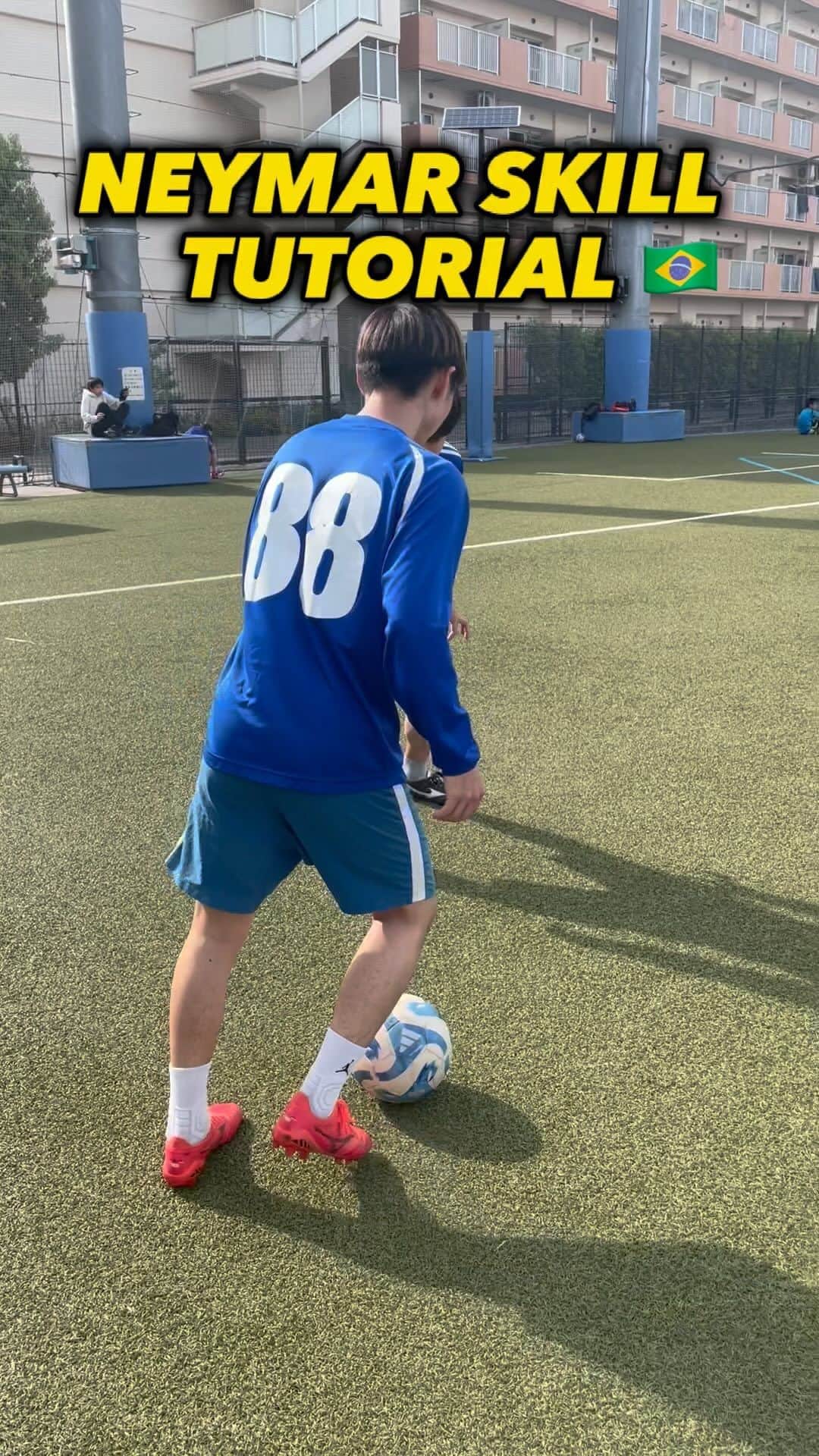 のインスタグラム：「. Neymar's coolest technique🇧🇷🇧🇷  Follow me⬇️ @tamakou0908   #サッカー#サッカードリブル#サッカー少年#サッカーママ#サッカーパパ#たまこう#長崎総附サッカー部#サッカースクール#soccer#football#footballskill #soccerskills #footballplayer #soccerplayer」