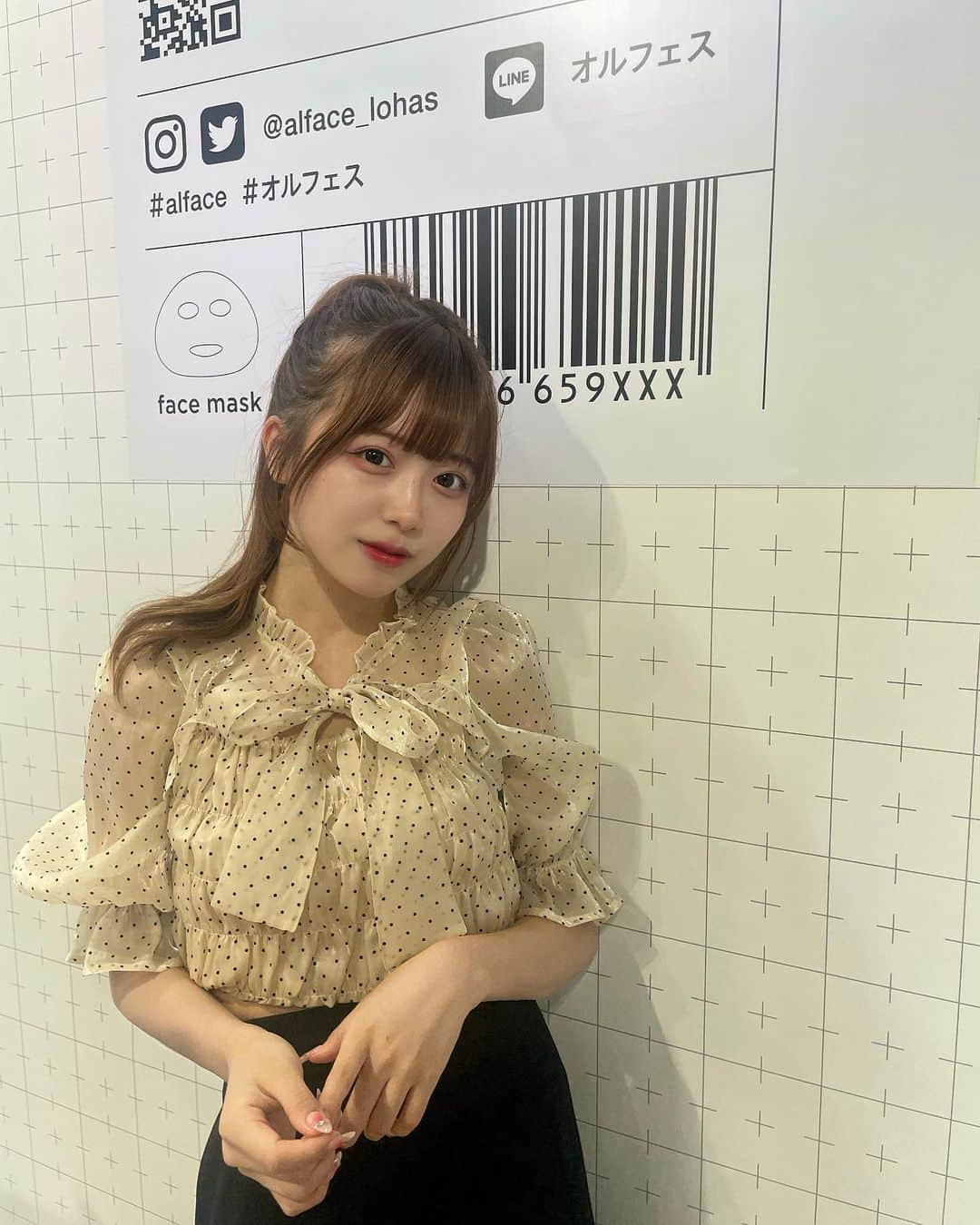 Kirariのインスタグラム：「今日はイベントに行ってきたの🍋 ㅤㅤㅤㅤㅤㅤㅤㅤㅤㅤㅤ  少し前にインスタにも載せたオルフェスのリニューアルイベントで、フェイスマスクの成分がパワーアップしたみたい🪄 美容液がたっぷり染み込んでるので贅沢なフェイスマスクです☁️  #オルフェス #シンオルフェス #シートマスク」