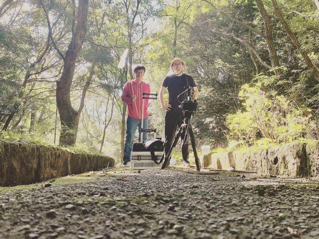 水野祐樹さんのインスタグラム写真 - (水野祐樹Instagram)「僕が監督の短編映画の撮影が無事終了しました。 映画「アキレスは亀」佃光監督にお手伝いいただき（かなり無茶ぶりしました。本当にありがとうございます。）完成が楽しみです♪  出演作 映画「#アキレスは亀」🐢上映情報🎥 9/17(日)13:00から 兵庫・#武庫川KCスタジオ 9/18(月祝)12:00から/15:00から（2回上映） 奈良・#ならまちシアター青丹座 ご都合よろしければ是非🔥」9月13日 21時00分 - mizuno_yuki