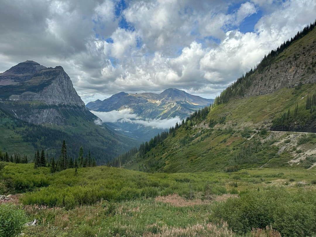 ギーザー・バトラーさんのインスタグラム写真 - (ギーザー・バトラーInstagram)「Another tick off of my bucket list - the amazing @glacier_national_park #montana And I saw a bear!」9月14日 2時36分 - geezerbutler