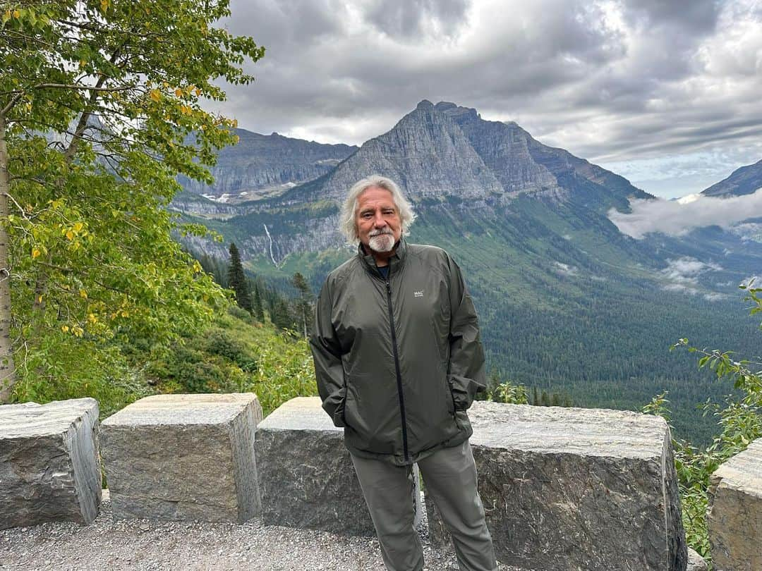 ギーザー・バトラーさんのインスタグラム写真 - (ギーザー・バトラーInstagram)「Another tick off of my bucket list - the amazing @glacier_national_park #montana And I saw a bear!」9月14日 2時36分 - geezerbutler