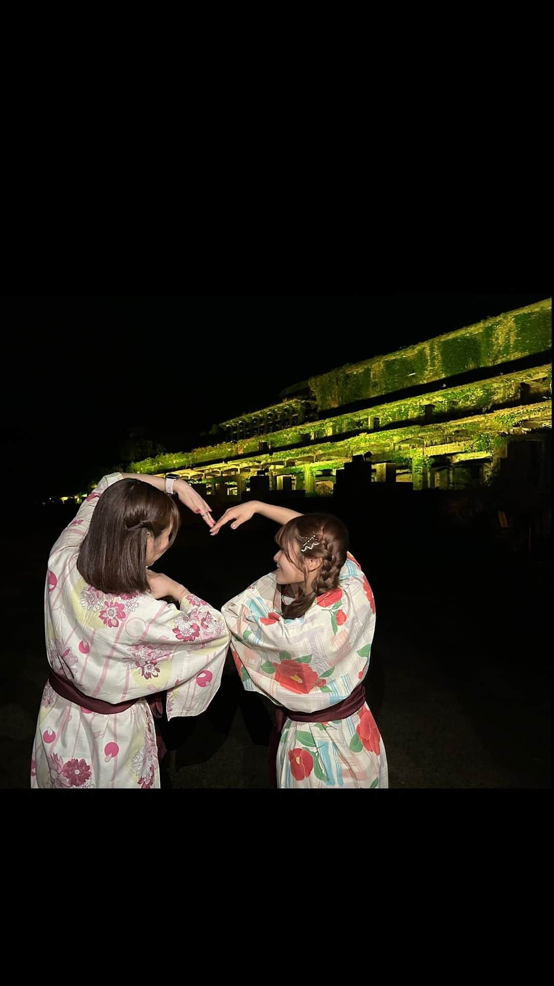 清司麗菜のインスタグラム：「"北沢浮遊選鉱場跡"  晴れた日に見るのも映え〜だったけど、夜のライトアップもとっても綺麗でまるで異空間でした💫  大佐渡さんからバスが出ていて、お借りした浴衣を着たまま見に行けちゃうの〜🫶  #彼女と北沢浮遊選鉱場跡なうに使っていいよ #北沢浮遊選鉱場跡 #佐渡 #ホテル大佐渡 #SADOプライド #NGT48推し旅 #佐渡観光応援公式サポーター #佐渡島の金山  #ライトアップ#天空の城ラピュタ」